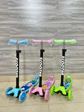 Load image into Gallery viewer, Սամակատ֊սկուտեր, 2699 լույսերով, դիմացը 2 անիվ անհարթ նկարներով